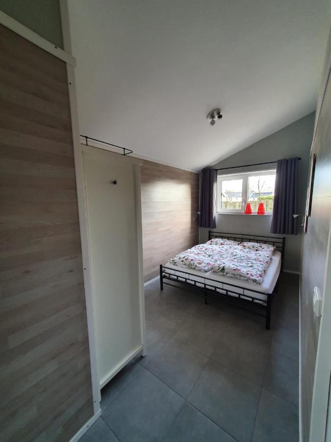 Luxe Vakantiebungalow Met Omheinde Tuin Voor Hond En Kinderen Dirkshorn Exterior photo